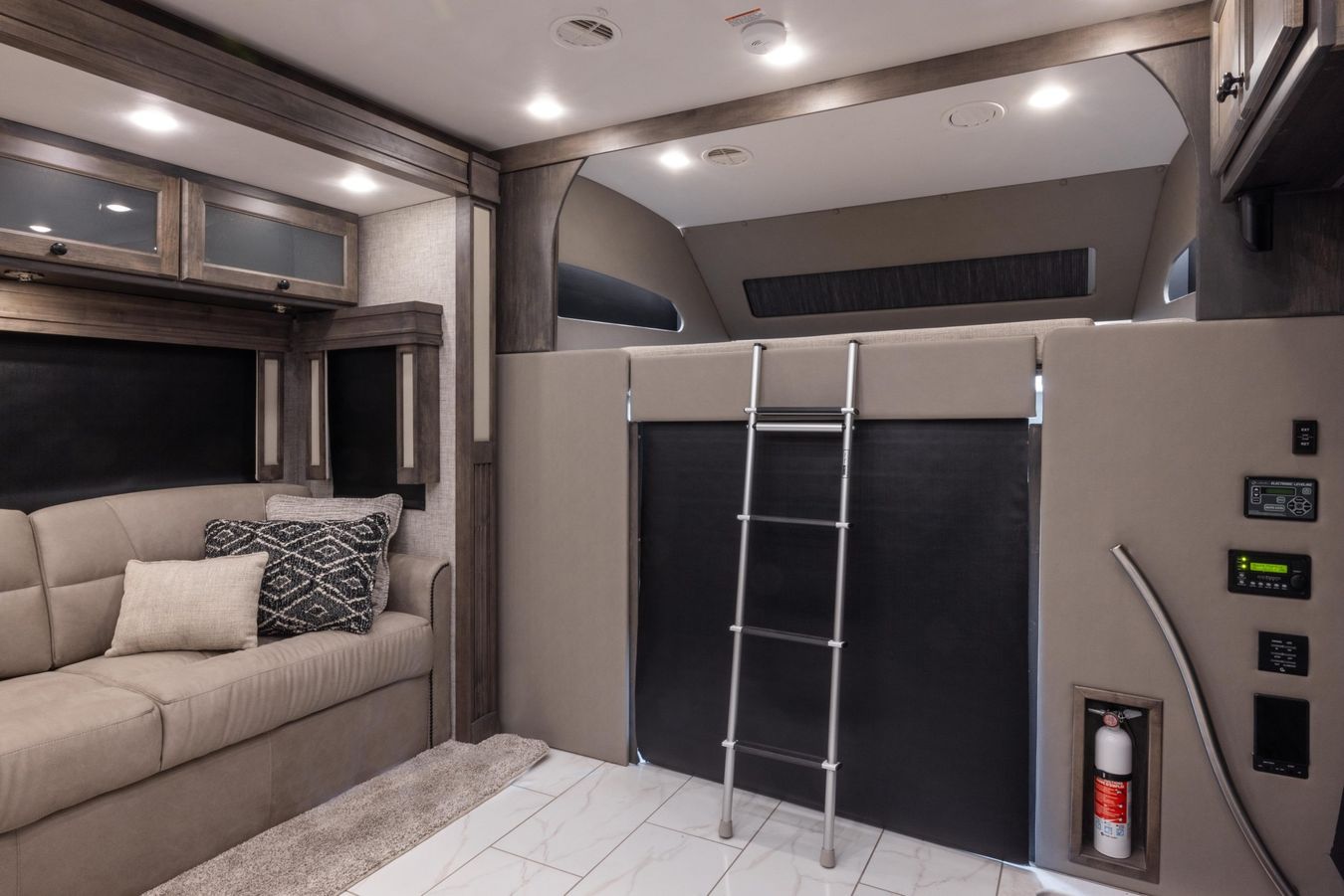 Outside image of the 2025 Tiffin Allegro Bay