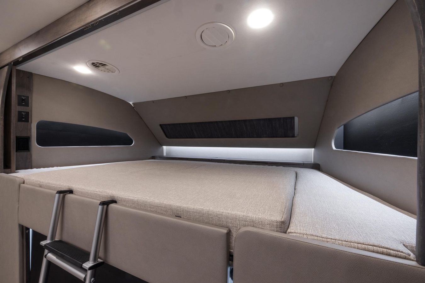 Outside image of the 2025 Tiffin Allegro Bay