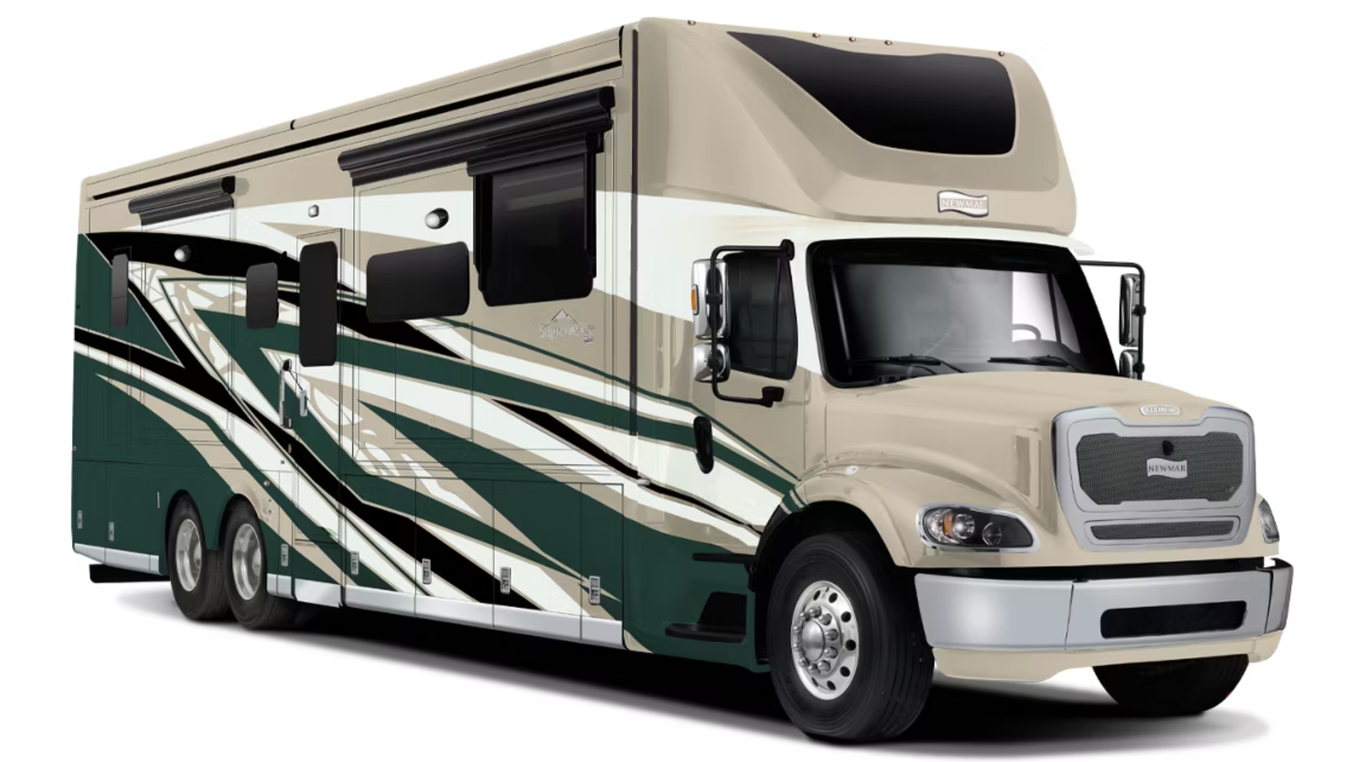 Exterior of the 2025 Supreme Aire