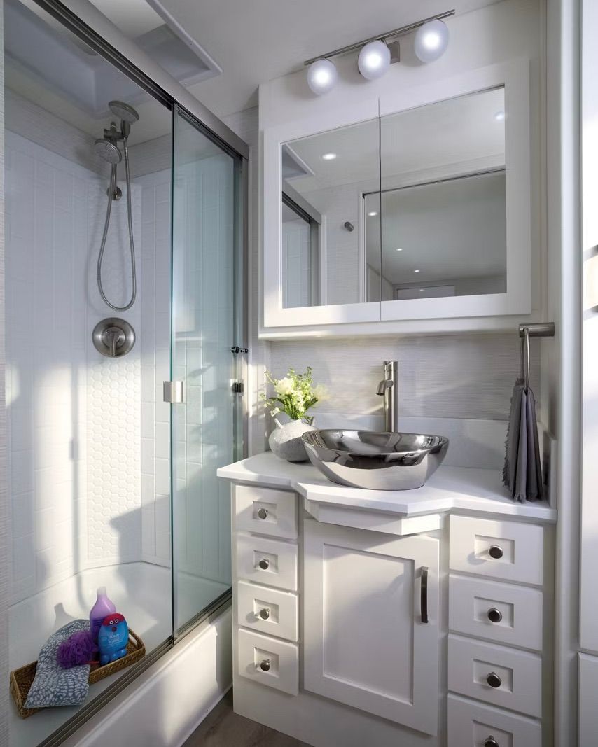 Vanity and shower in the 2026 Bay Star