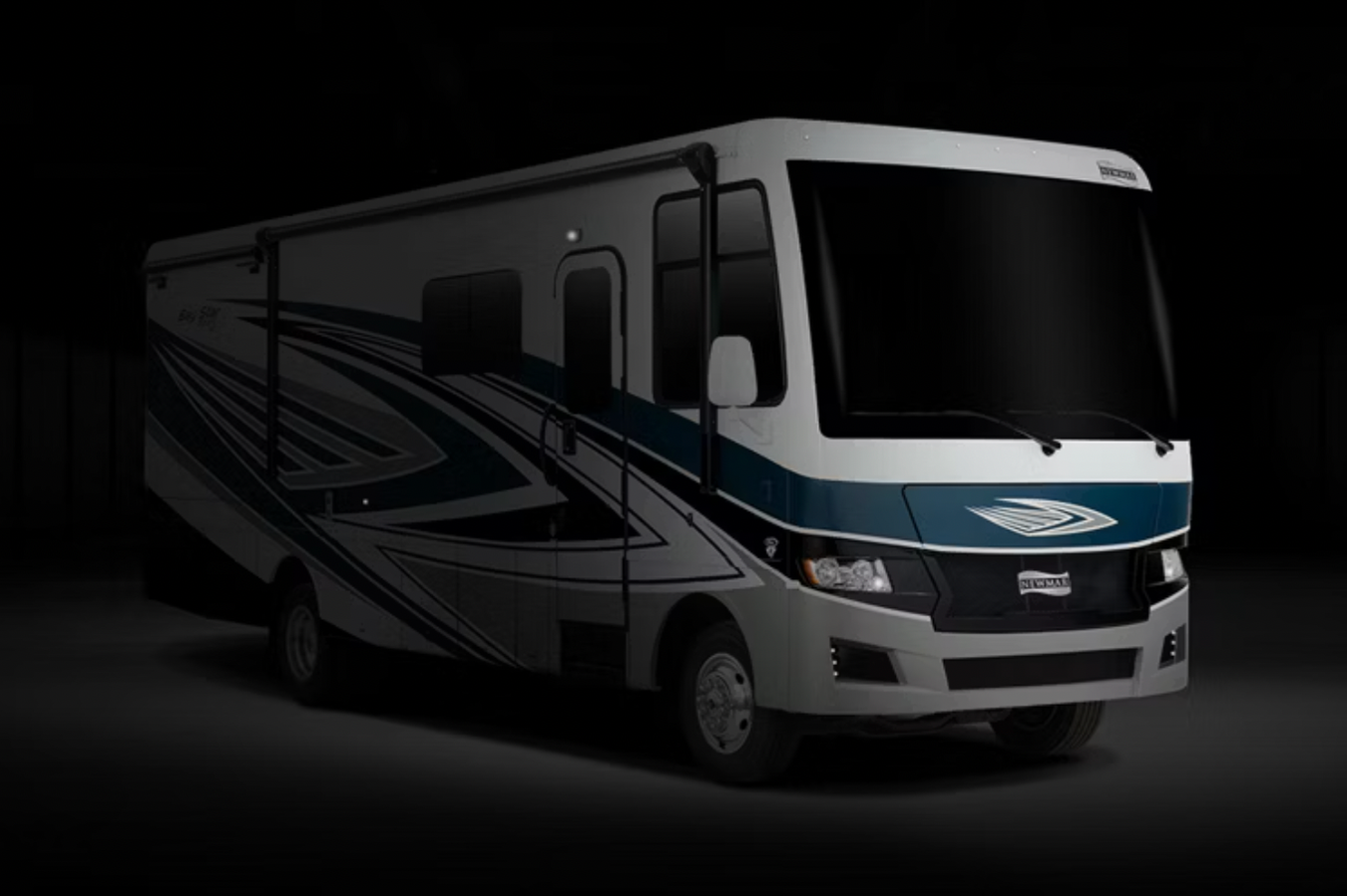 Exterior of the Newmar Bay Star Sport