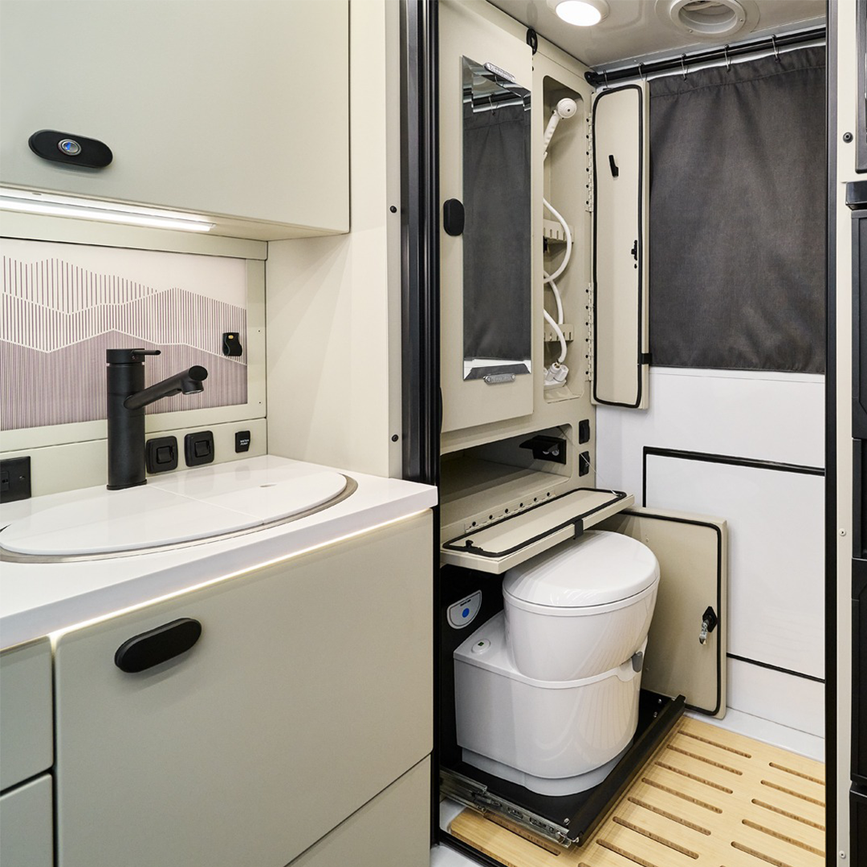 Plumbing system on the Arka