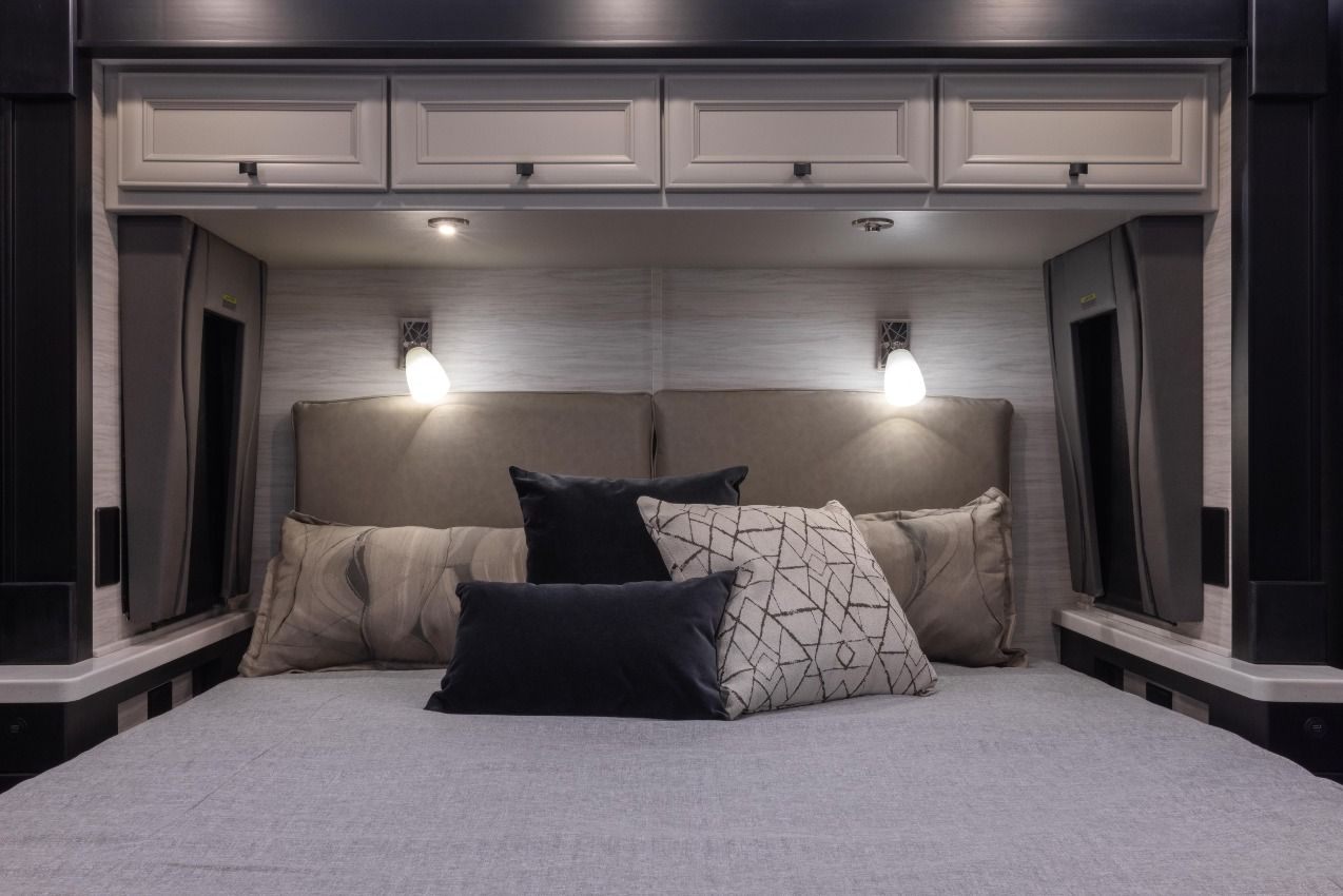 Phaeton bed