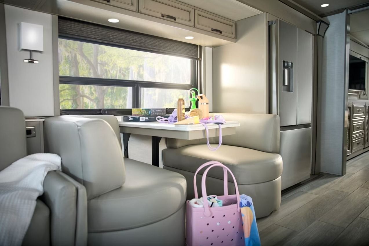 2027 Newmar Dutch Star dinette