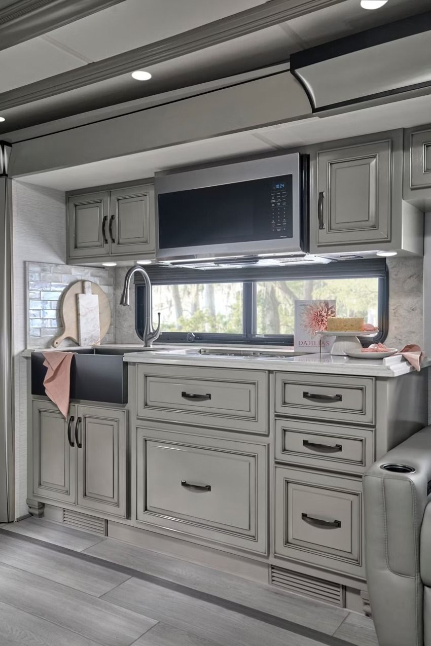 2027 Newmar Dutch Star kitchen