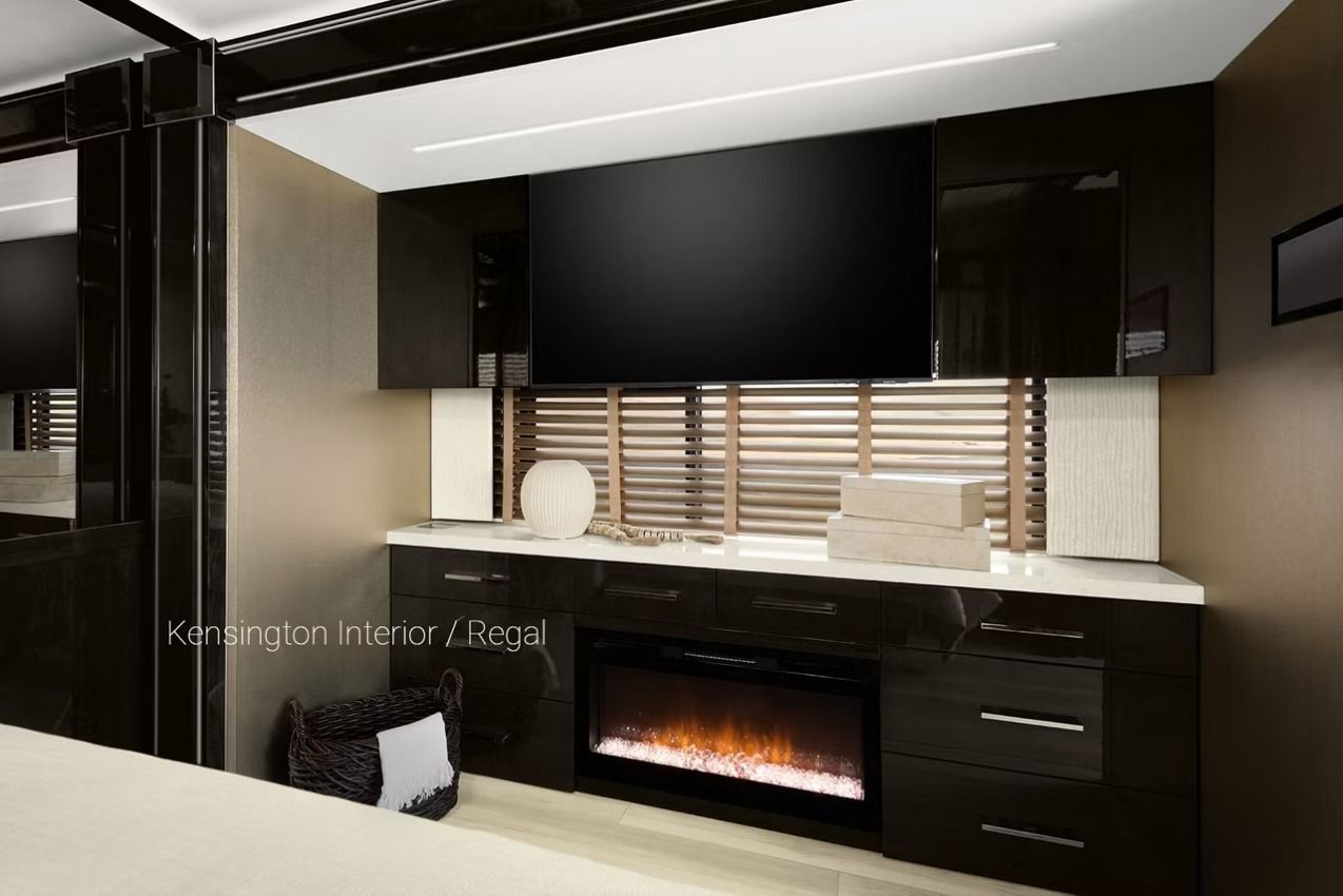 2027 Newmar King Aire fireplace
