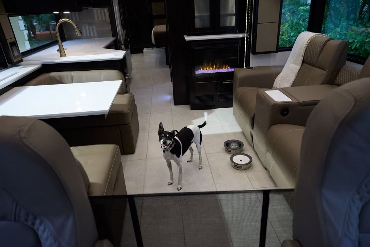 2027 Newmar New Aire pet area