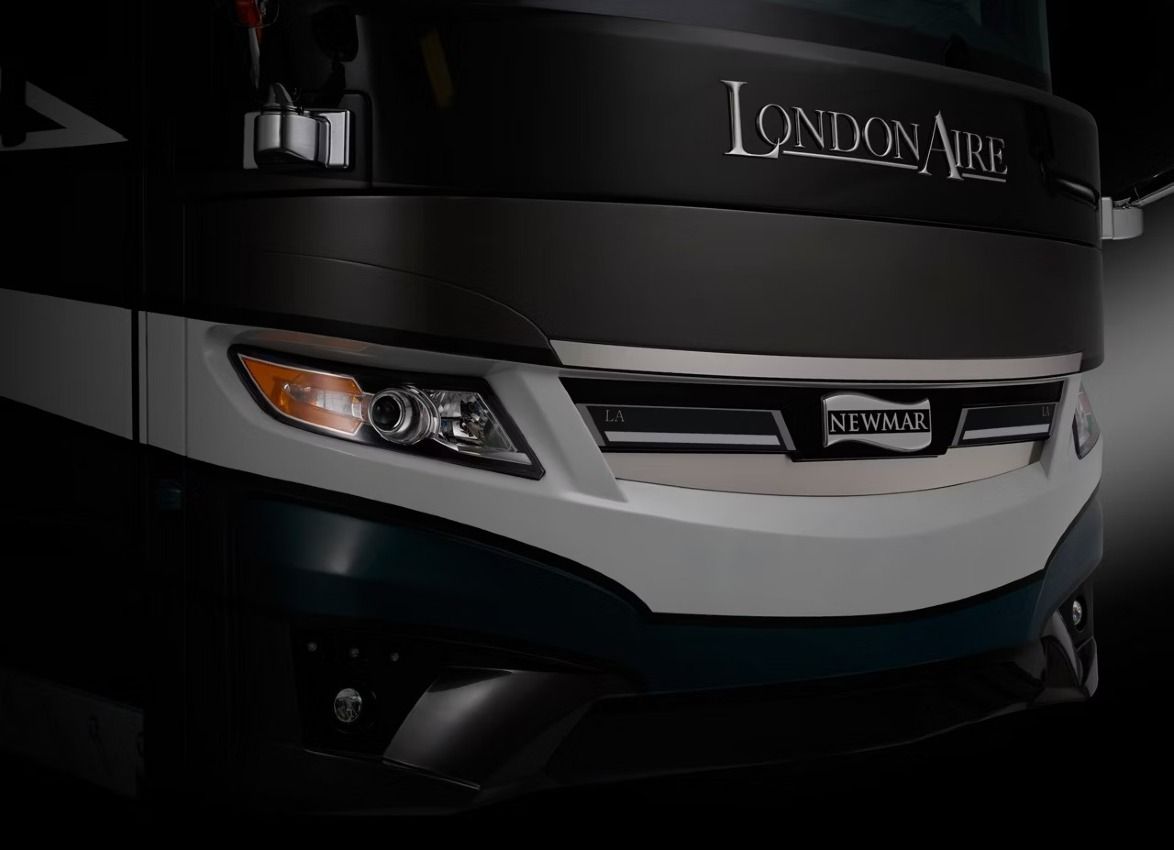 2027 Newmar London Air grill