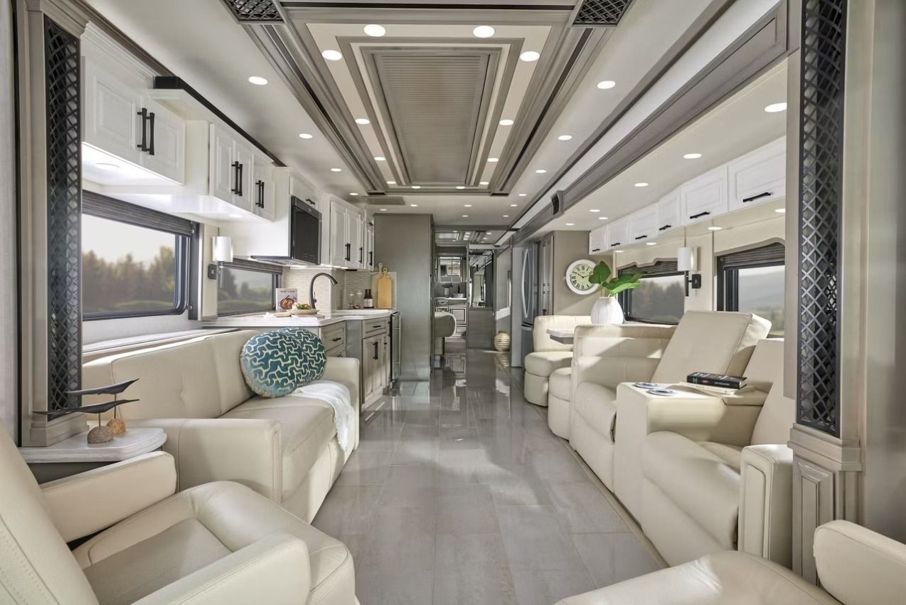 2027 Newmar London Air living space