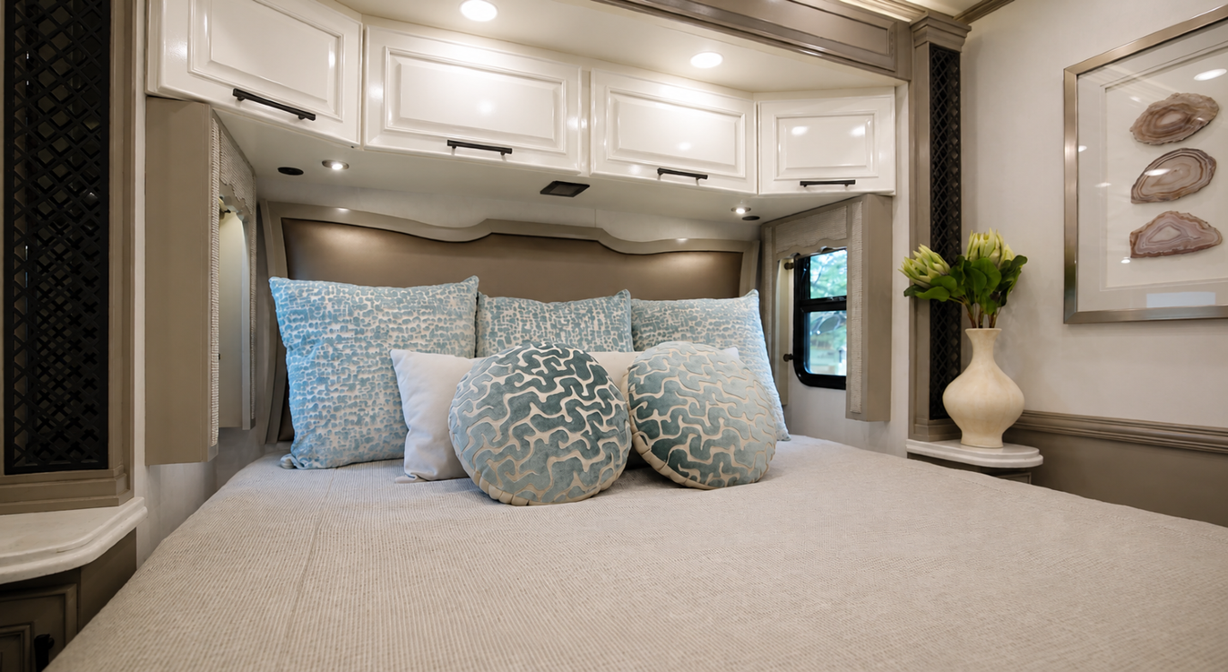 2027 Newmar London Air bedroom
