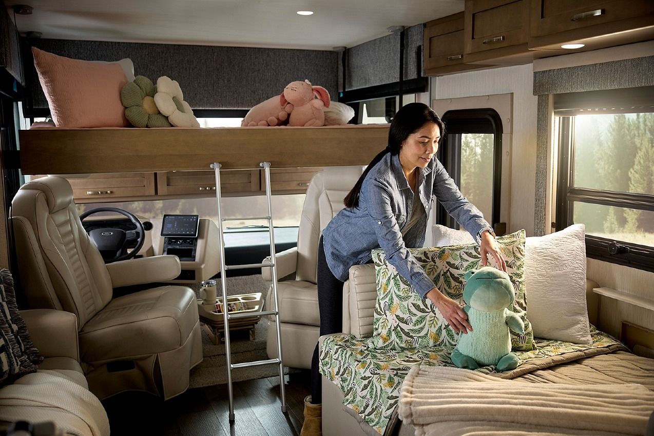 2027 Newmar Bay Star Sport bunk beds