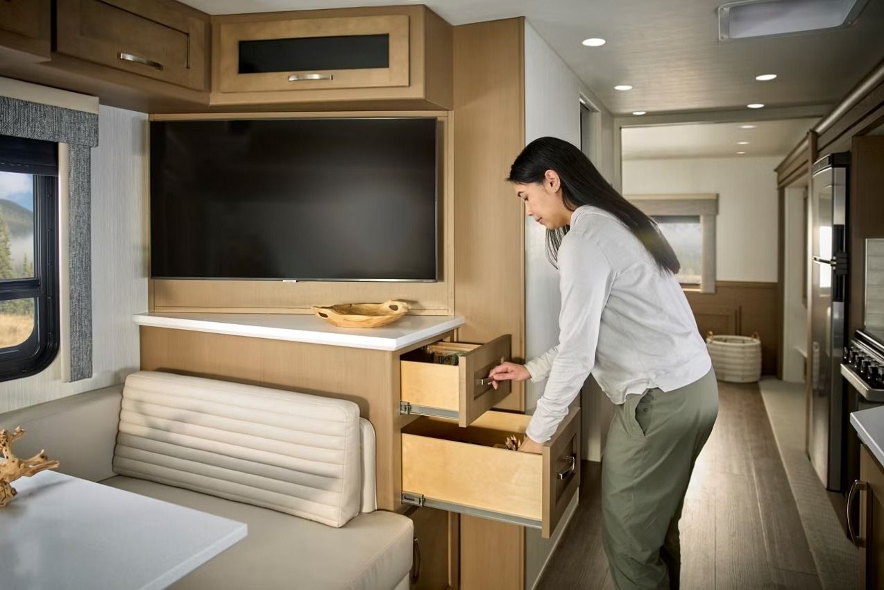 2027 Newmar Bay Star Sport drawers