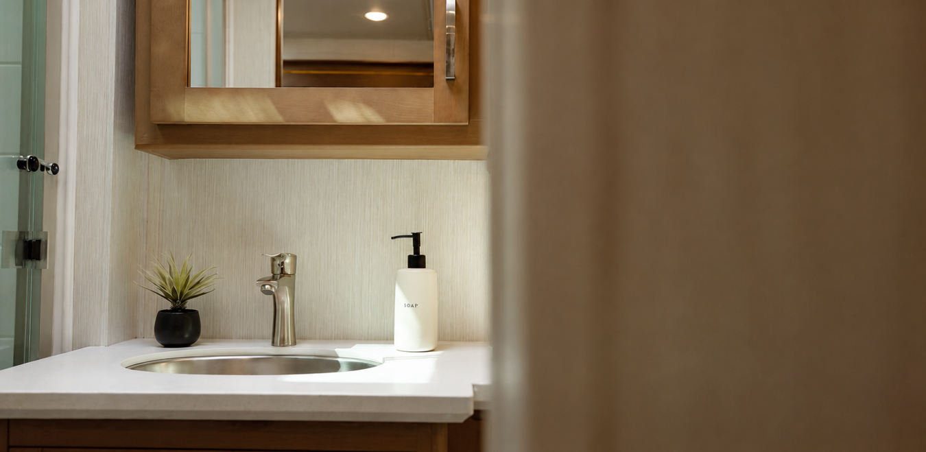 2027 Newmar Bay Star Sport bathroom
