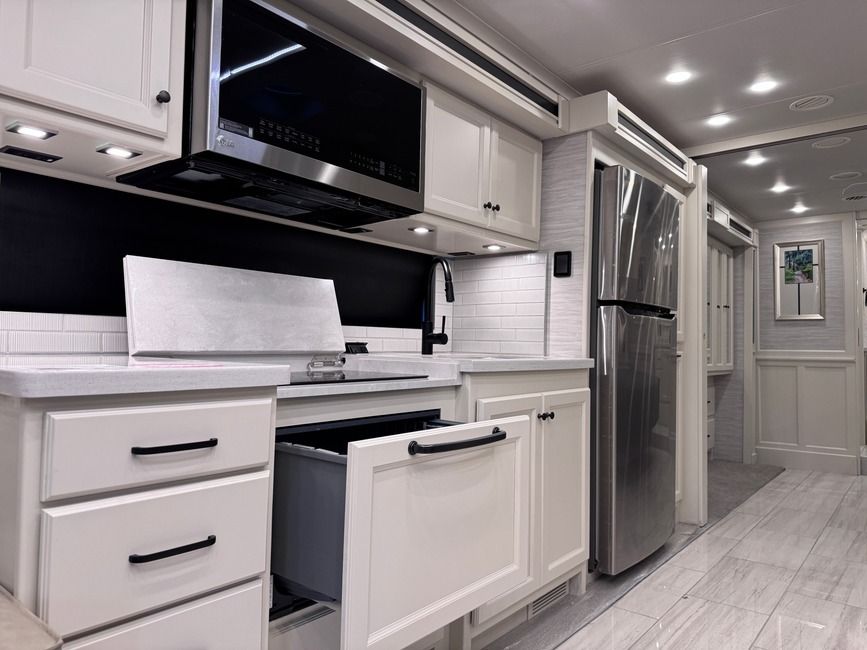 2027 Tiffin Allegro RED kitchen