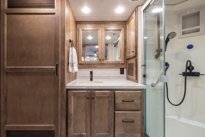 2027 Tiffin Allegro RED bathroom