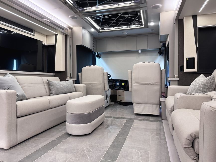 Tiffin Zephyr interior
