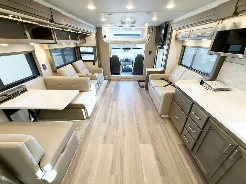 Renegade Verona front interior 