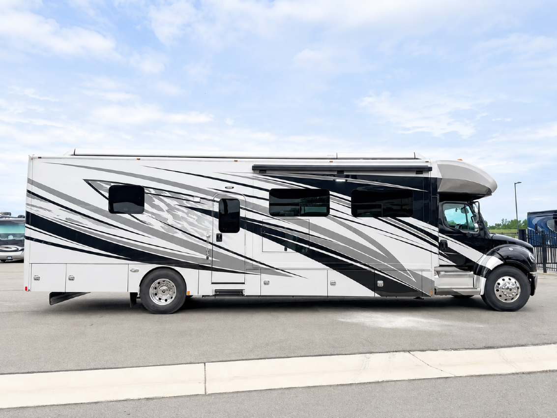 2027 Renegade Verona LE side exterior