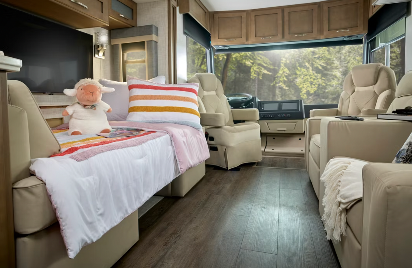 Cozy seating in the 2026 Newmar Canyon Star