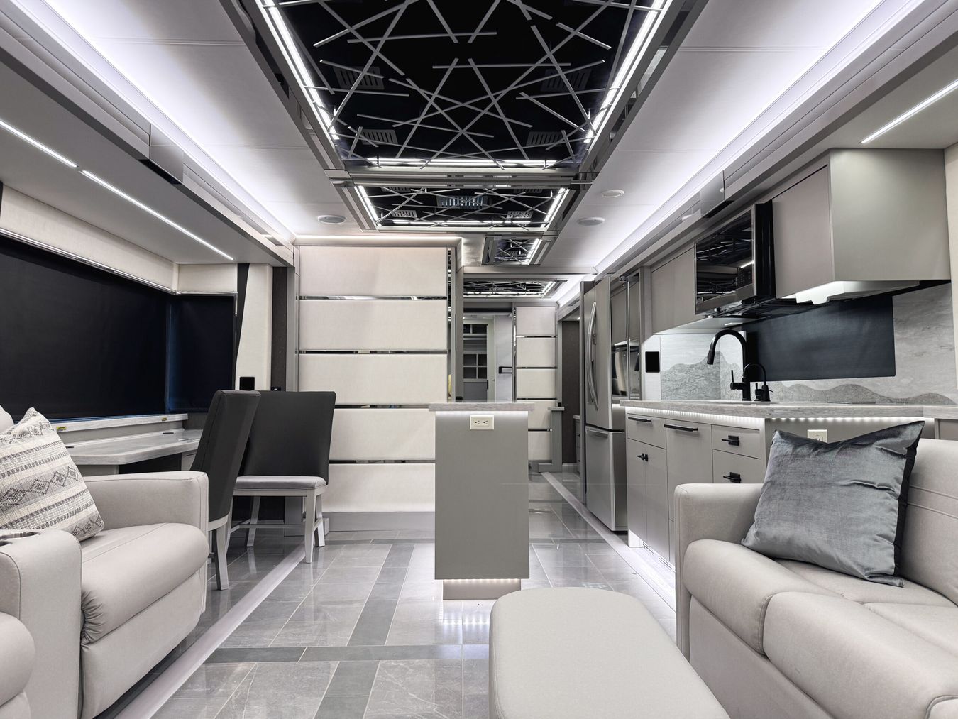 Zeffer Rv 2026 Tiffin Zephyr | Class A Diesel RV