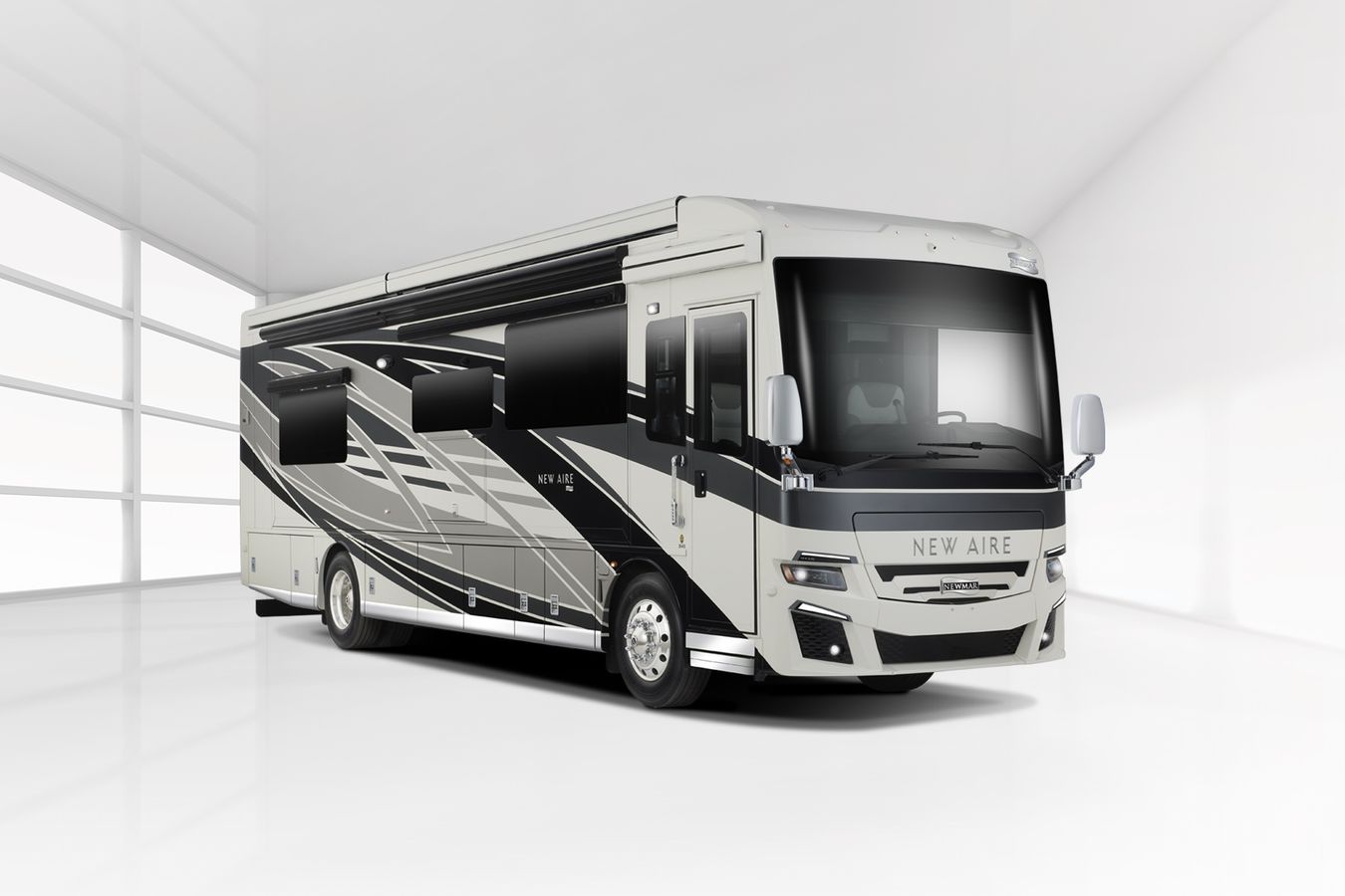 Exterior of the 2025 Newmar New Aire