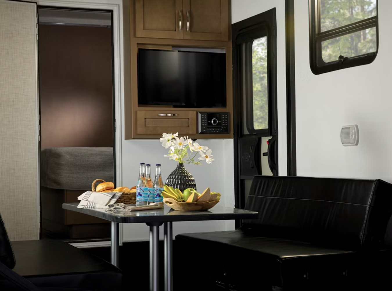 Dinette in the 2026 Newmar Canyon Star