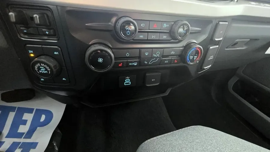 2026 Ford Super Duty F-350 | Photo 22 of 30