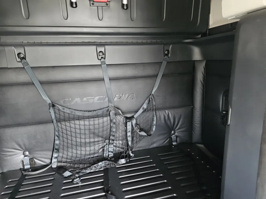 2024 Freightliner Cascadia 126 | Photo 9 of 21