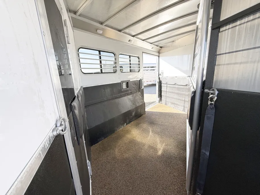 2021 Logan Coach Select 812 3HLQ | Photo 24 of 27