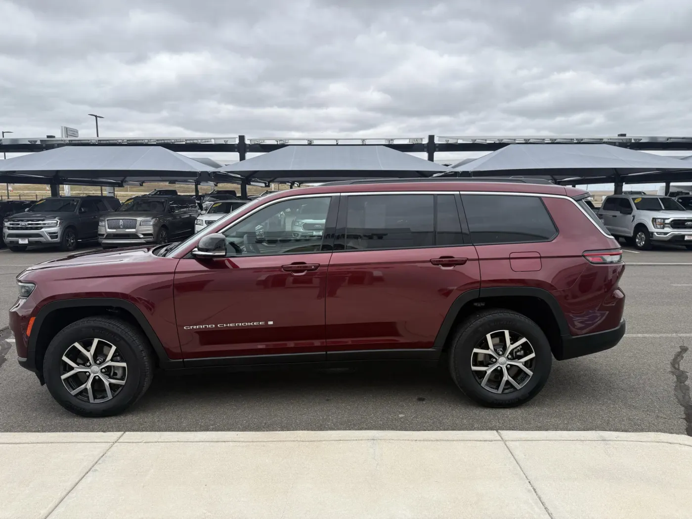 2024 Jeep Grand Cherokee L Limited | Photo 4 of 23