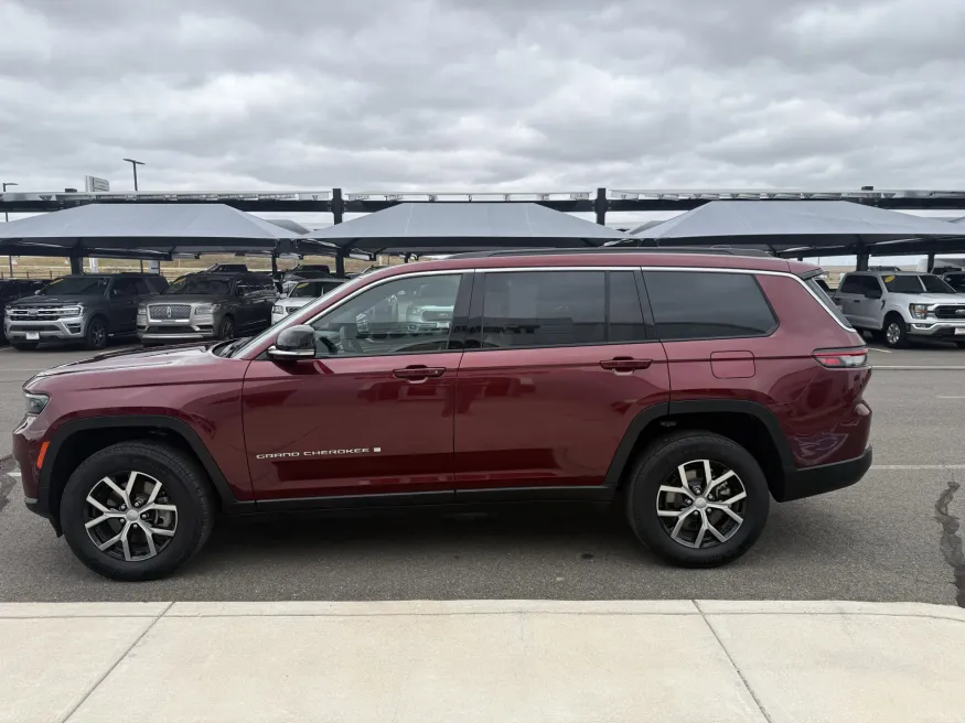 2024 Jeep Grand Cherokee L Limited | Photo 4 of 23