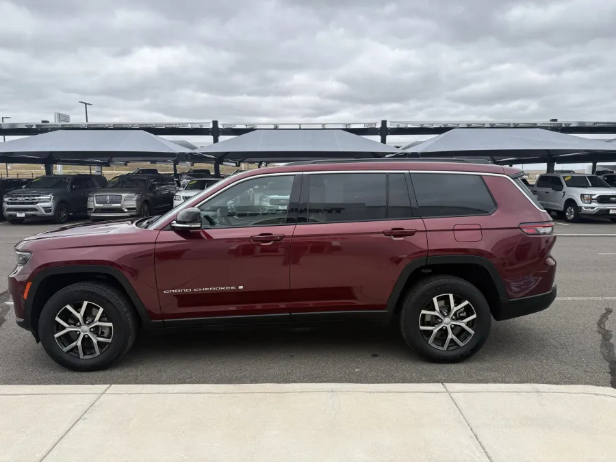 2024 Jeep Grand Cherokee L Limited | Photo 4 of 23