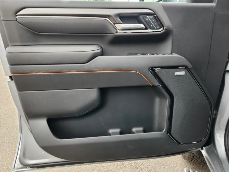 2025 GMC Sierra 2500HD AT4 | Photo 5 of 31