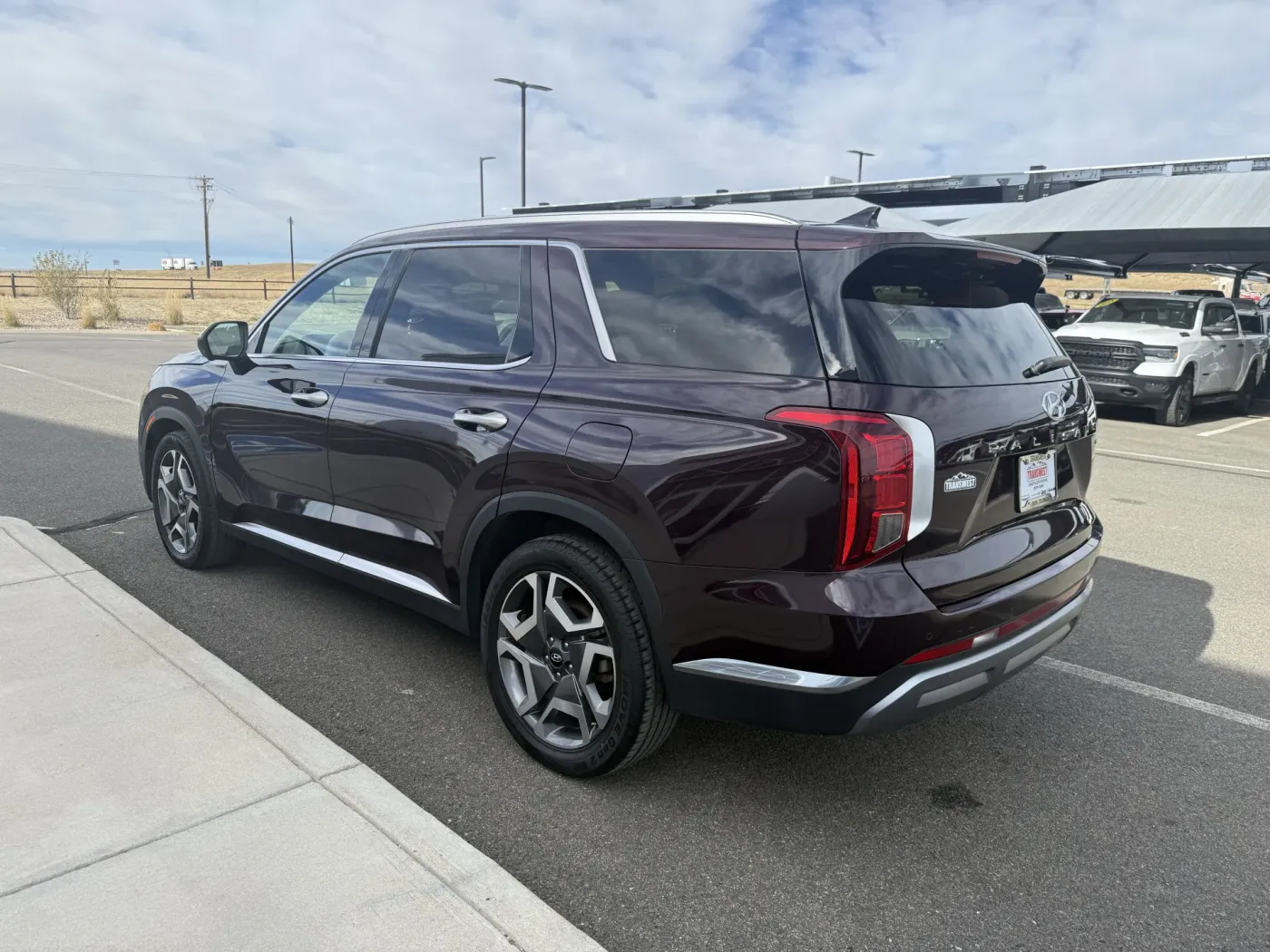 2024 Hyundai Palisade Limited | Photo 5 of 26