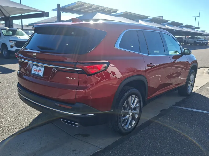 2025 Buick Enclave Preferred | Photo 4 of 18