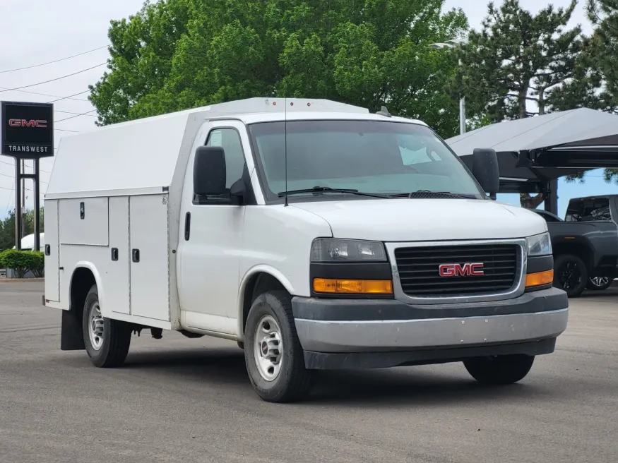 2020 GMC Savana Commercial Cutaway CUTWAY | Photo 2 of 20