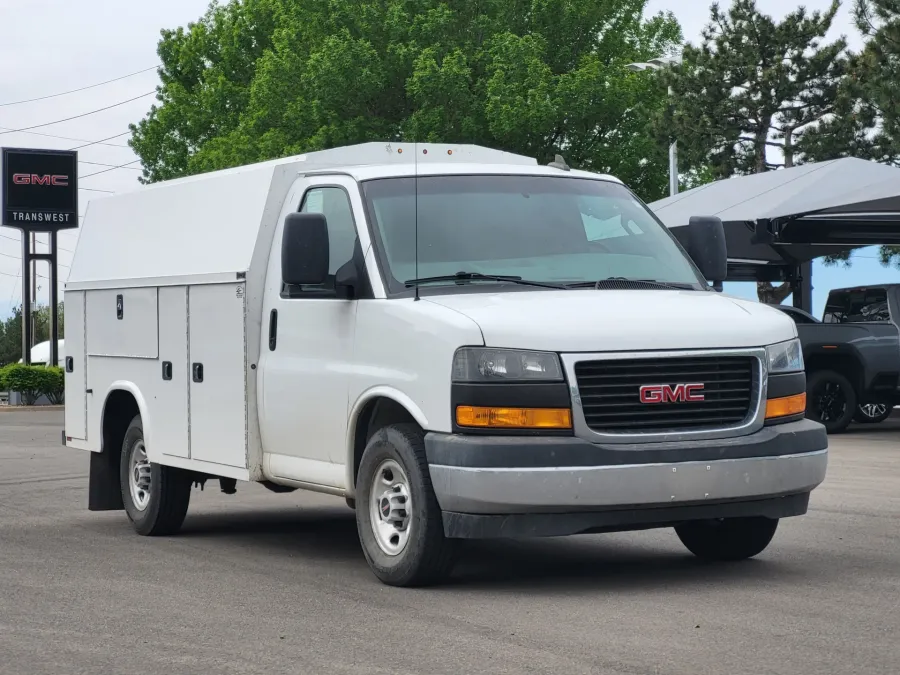 2020 GMC Savana Commercial Cutaway CUTWAY | Photo 2 of 20