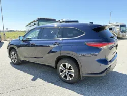 2021 Toyota Highlander XLE | Thumbnail Photo 12 of 22