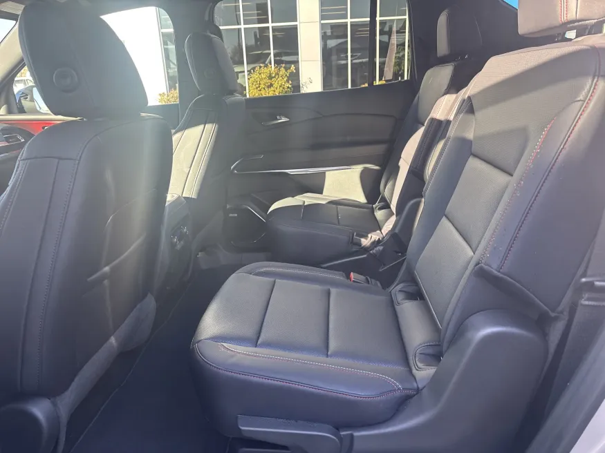 2026 Chevrolet Traverse AWD Z71 | Photo 11 of 26