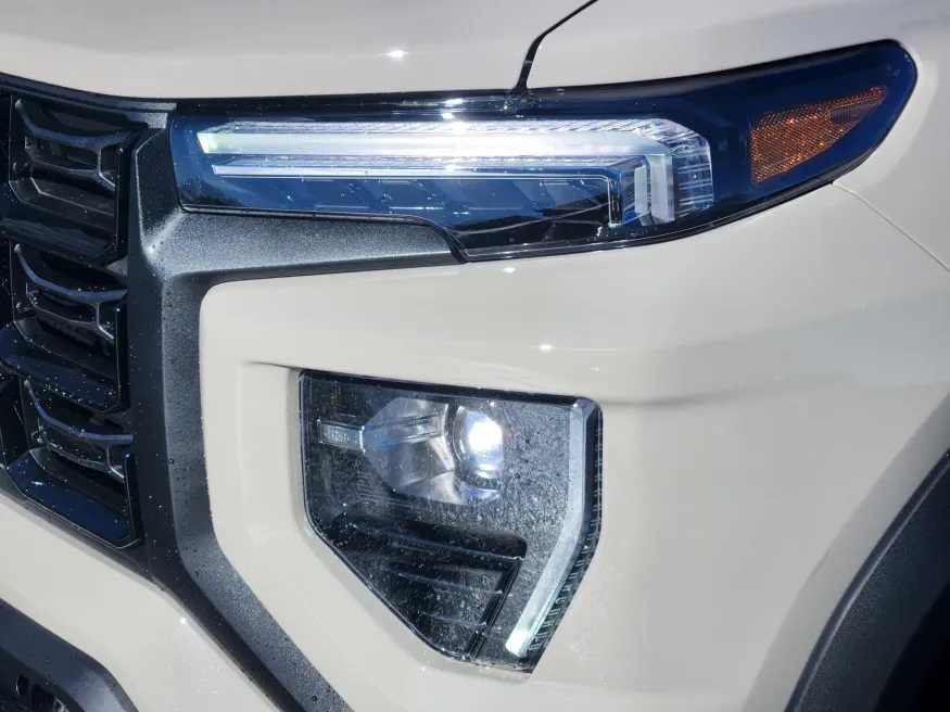 2026 GMC Canyon 4WD Elevation | Photo 6 of 20