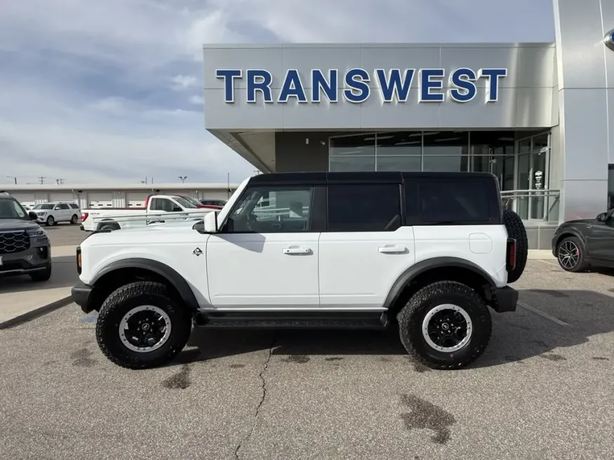 2025 Ford Bronco | Photo 1 of 28