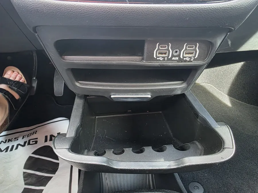 2025 Chrysler Pacifica Select | Photo 26 of 30