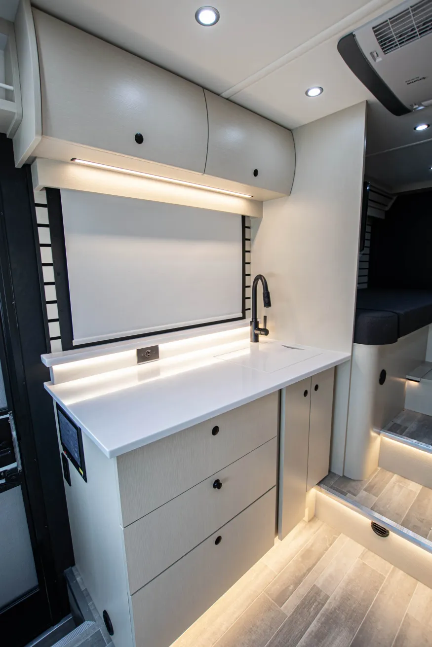 2026 Pleasure-way Plateau XLTW | Photo 14 of 24