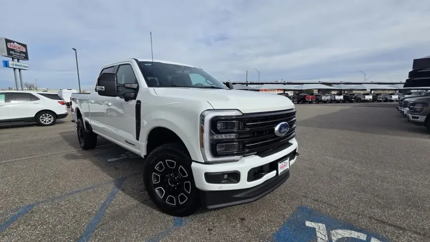 2026 Ford Super Duty F-250 | Photo 5 of 35