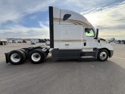 2022 Freightliner Cascadia | Thumbnail Photo 6 of 14