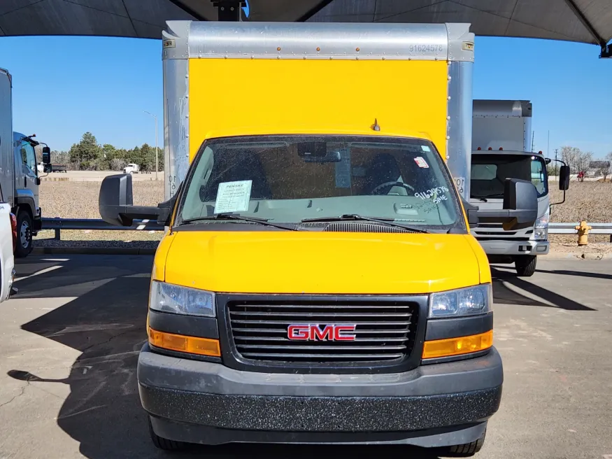 2022 GMC Savana Commercial Cutaway CUTWAY | Photo 1 of 5