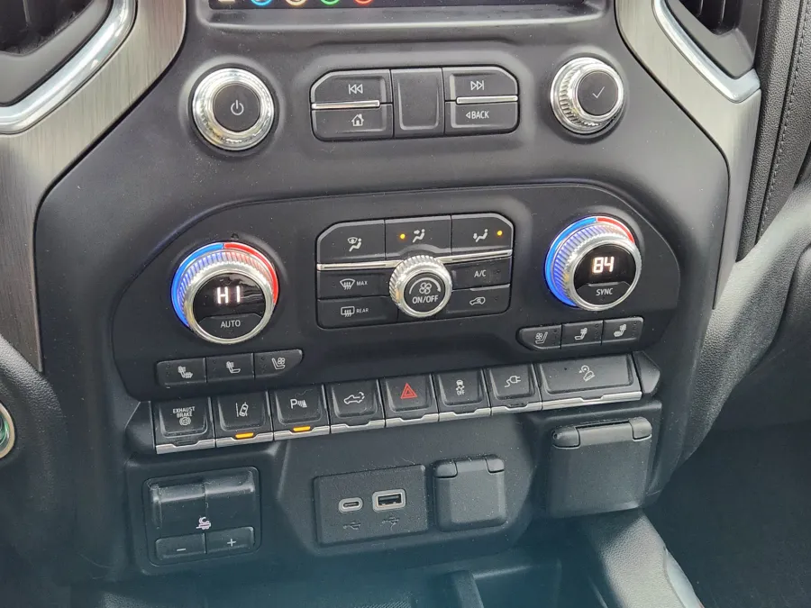 2020 GMC Sierra 2500HD Denali | Photo 12 of 26