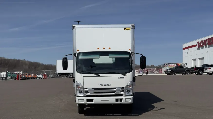 2025 Isuzu NRR GAS | Photo 2 of 18