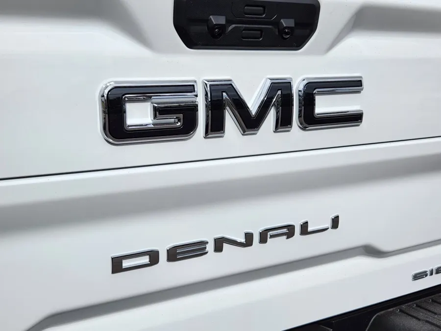 2026 GMC Sierra 3500HD Denali Ultimate | Photo 13 of 31