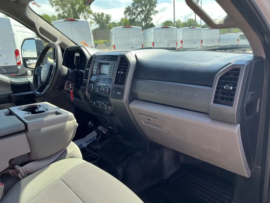 2018 Ford F-550 | Photo 7 of 20